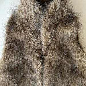 Vest faux fur that looks very natural ladies size medium.